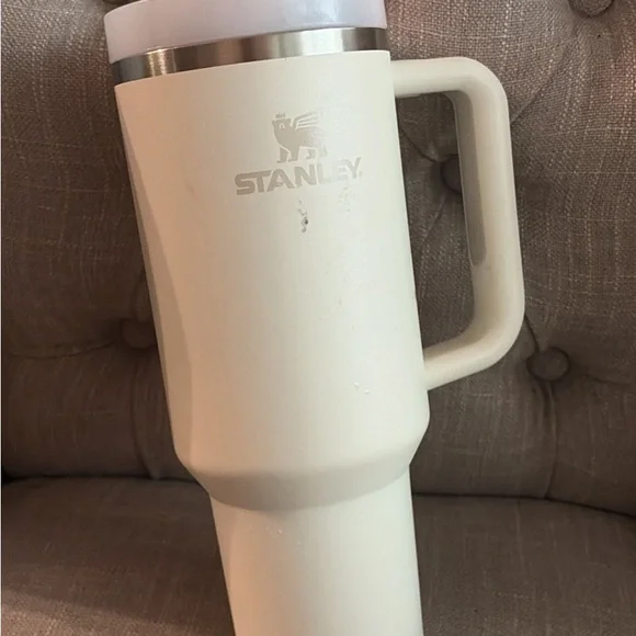 Stanley White / Cream Insulated Travel Mug with Handle 40oz - Picture 2 of 7